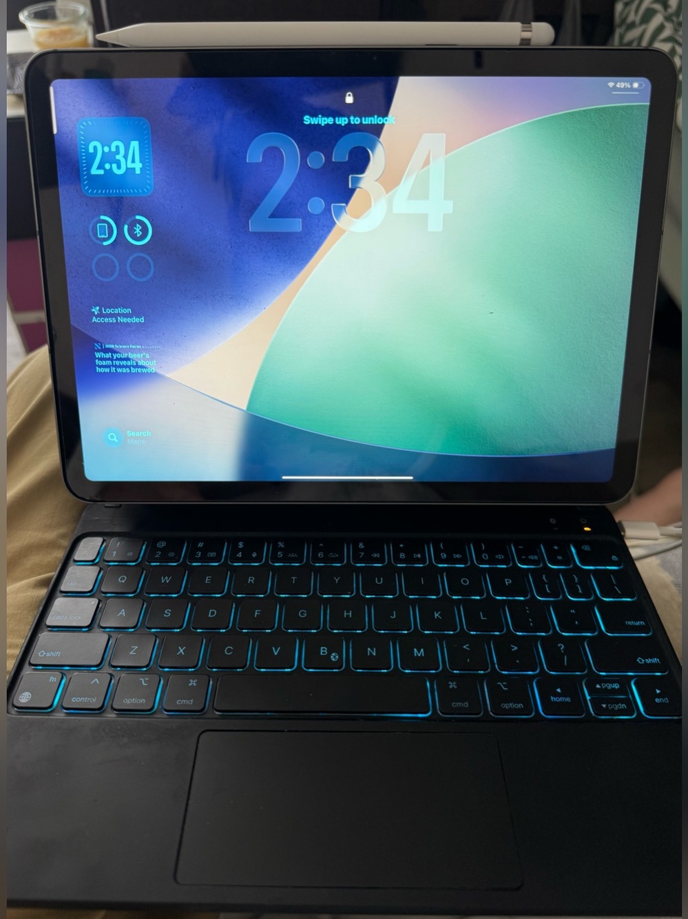 IPad Air M2 - Cellular (Unlocked) ESR Rebound 360 Keyboard + Stylus Pencil